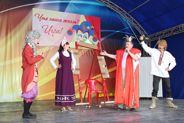 «Конденсат-Аксай» обыграл в своем ярком выступлении мотивы русских народных сказок «Конденсат-Аксай» обыграл в своем ярком выступлении мотивы русских народных сказок