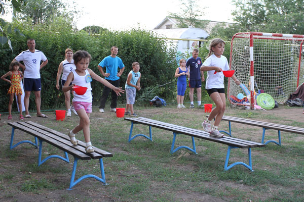 Спортивная эстафета: и полезно и весело для всей семьи! Спортивная эстафета: и полезно и весело для всей семьи!