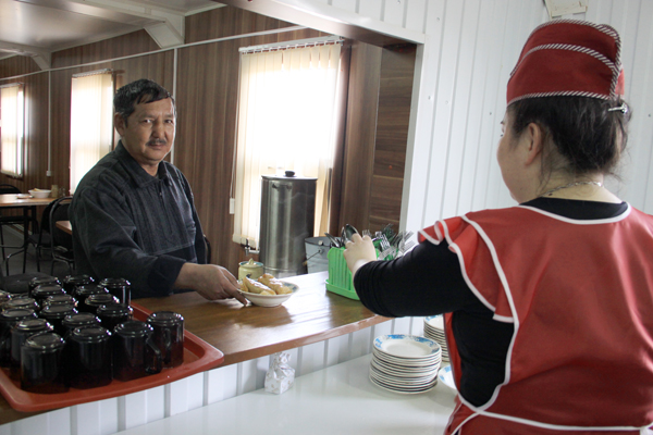 Столовая в вахтовом поселке УНГГ Столовая в вахтовом поселке УНГГ