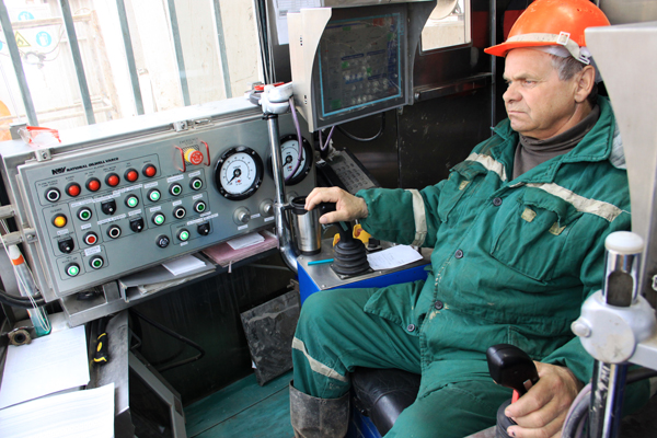 Пульт управления буровым станком. Пульт управления буровым станком.