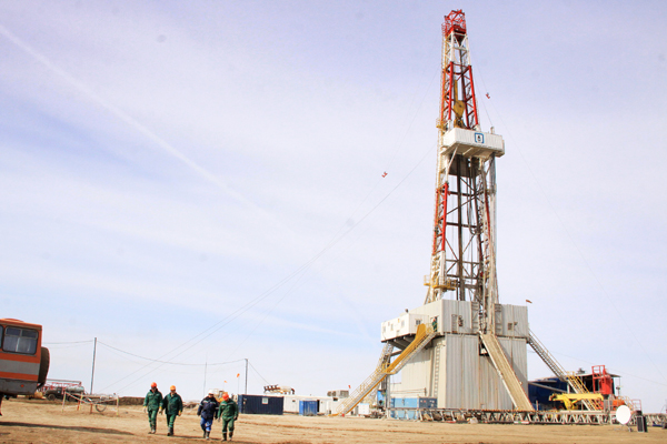 Буровая на Чинаревском месторождении. Скважина № 209. Буровая на Чинаревском месторождении. Скважина № 209.