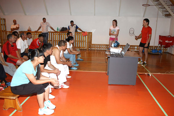 Инструкторы Н. Толкачева и Д. Рублев ведут теоретическую часть семинара. Инструкторы Н. Толкачева и Д. Рублев ведут теоретическую часть семинара.