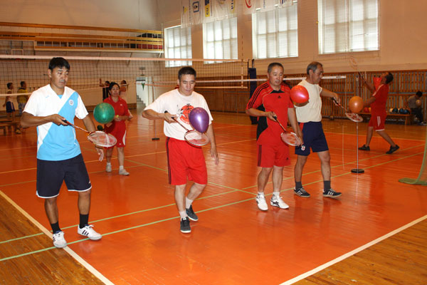 Тренировка с использованием воздушных шаров - один из практических элементов программы ''Shuttle time'' Тренировка с использованием воздушных шаров - один из практических элементов программы ''Shuttle time''