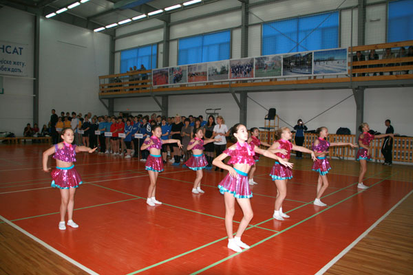 Подарок участникам соревнований - танец на композицию ''Песенка'' коллектива ''Әдемі'' Подарок участникам соревнований - танец на композицию ''Песенка'' коллектива ''Әдемі''