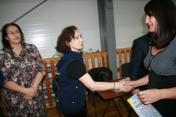 Вручение сертификата Вручение сертификата