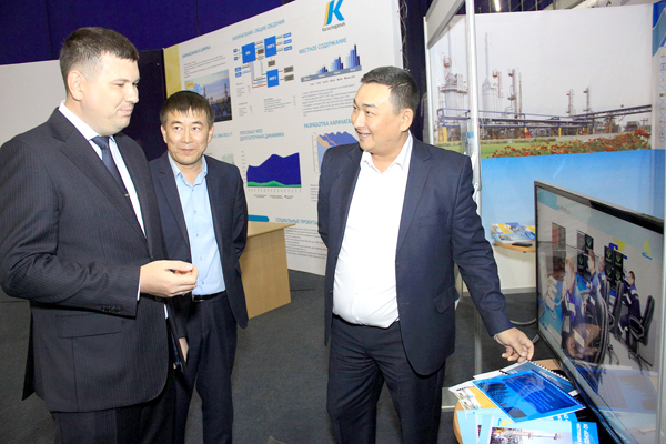Заместитель акима ЗКО Игорь Стексов знакомится с проектами АО ''Конденсат'' Заместитель акима ЗКО Игорь Стексов знакомится с проектами АО ''Конденсат''