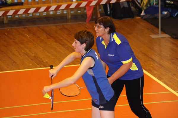 Продверительные игры в подгруппах. На подаче женская пара Н. Толкачева - Н. Султанова Продверительные игры в подгруппах. На подаче женская пара Н. Толкачева - Н. Султанова