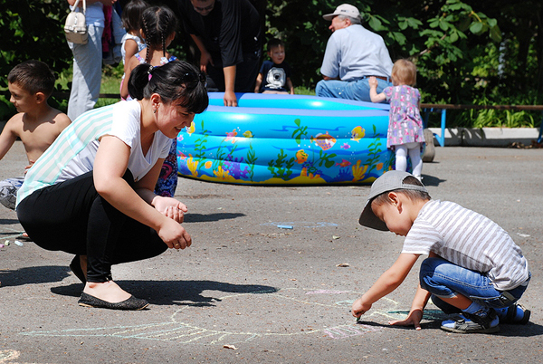 Детишки не оставались без дела - они тоже ловили Детишки не оставались без дела - они тоже ловили