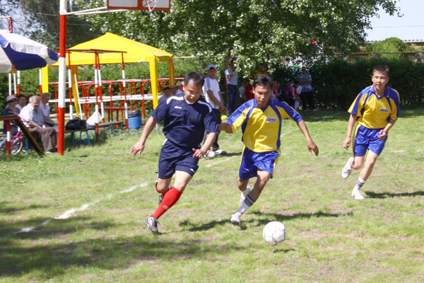 На поле команды ''Конденсат-Уральск'' и ''ИНТЕК-ОНМР'' На поле команды ''Конденсат-Уральск'' ''ИНТЕК-ОНМР''