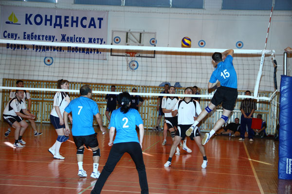 Игра за 5-6 места между командами ''Нафта'' и ''Энергетик'' Игра за 5-6 места между командами ''Нафта'' и ''Энергетик''